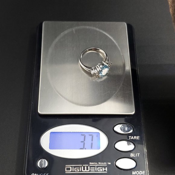 Size 8 Sterling Silver Beautiful Oval Topaz With Diamonds Ring - Picture 8 of 8